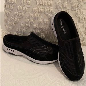 $5 Easy Spirit Black Slip-On Shoes Size 8.5W